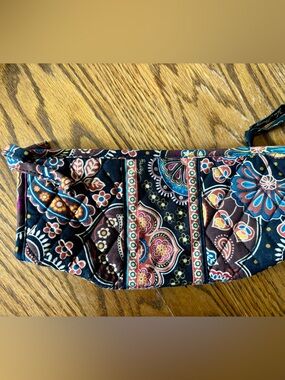 Quilted Floral Pattern Wristlet Clutch in Multicolor